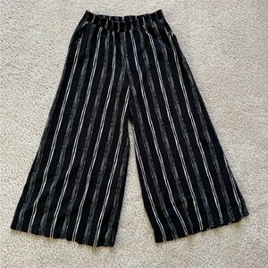 KLD Flowy Capri Pants